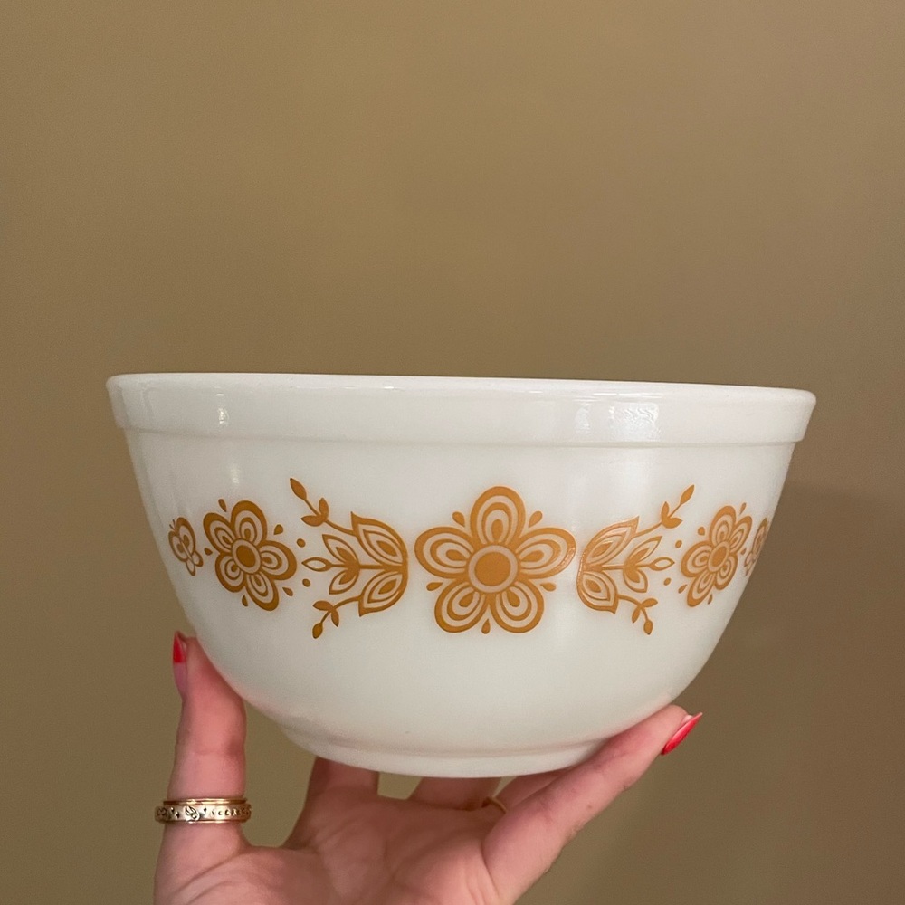 Vintage Pyrex Golden Butterfly 402 mixing bowl